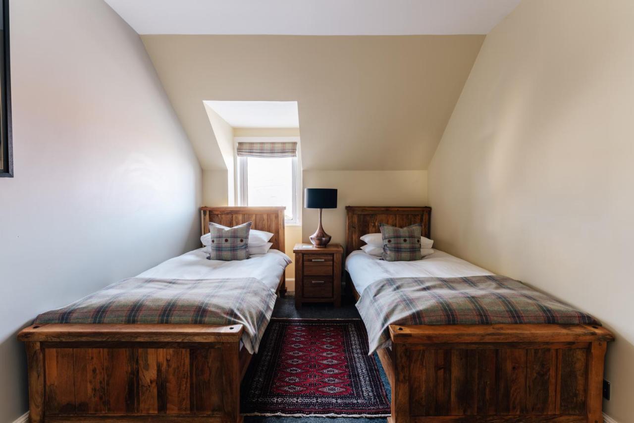 Luxury Inverness Central Apartment Private Parking 외부 사진